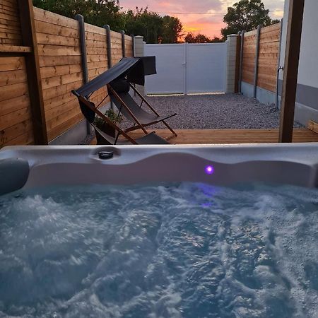 A Fleur de Spa : Maison chaleureuse avec spa privatif et billard. Coulogne Extérieur photo