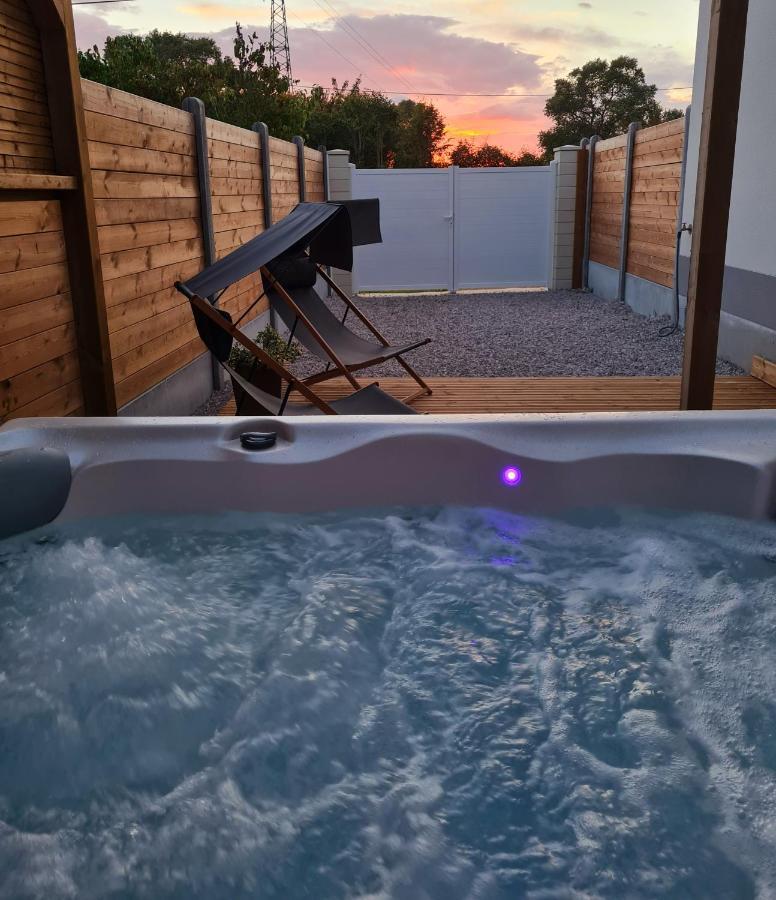 A Fleur de Spa : Maison chaleureuse avec spa privatif et billard. Coulogne Extérieur photo