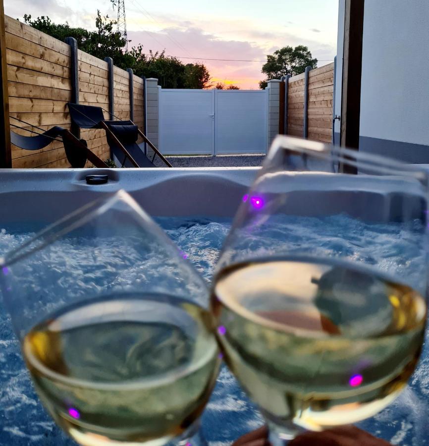 A Fleur de Spa : Maison chaleureuse avec spa privatif et billard. Coulogne Extérieur photo