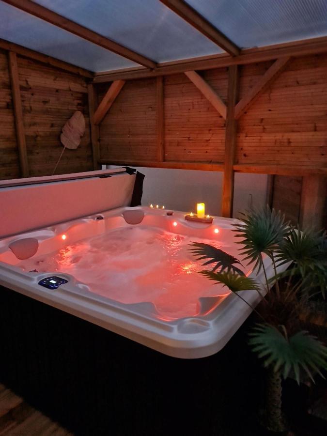 A Fleur de Spa : Maison chaleureuse avec spa privatif et billard. Coulogne Extérieur photo